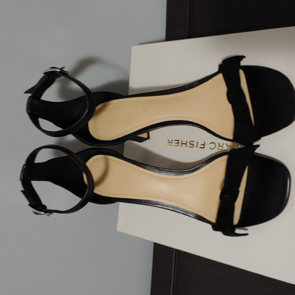 Marc Fisher black sandals 9